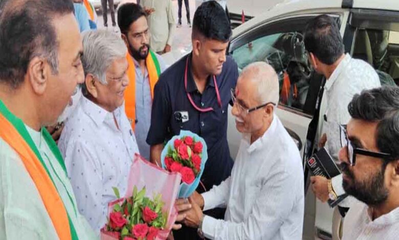 छिंदवाड़ा में भाजपा के स्वागत समारोह के दौरान नवनियुक्त राज्यपाल डॉ. ढालसिंह बिसेन