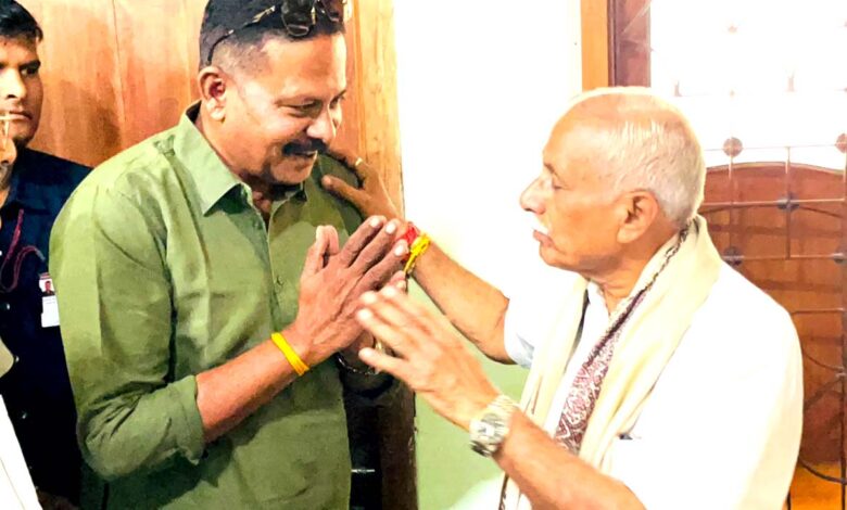 डॉ. ढालसिंह बिसेन की राज्यपाल नियुक्ति पर बधाई देते विधायक दिनेश राय मुनमुन