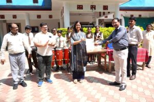 सिवनी में एम्प्लॉयी ऑफ द मंथ सम्मानित सुनीता सनोडिया और कमलकिशोर चौधरी