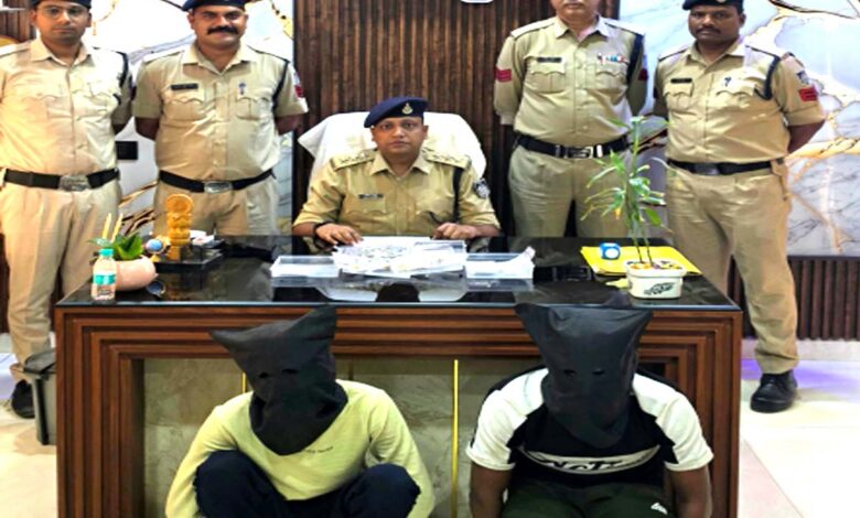कुरई पुलिस द्वारा नकबजनी मामले में गिरफ्तार आरोपी और बरामद मशरूका