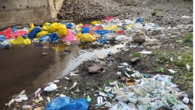 NH-44 के घोघरी के पास नाले में पड़ा बायोमेडिकल कचरा