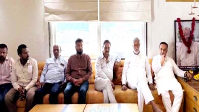 मंत्री प्रहलाद सिंह पटेल ने शेषराव यादव के पिता को श्रद्धांजलि दी