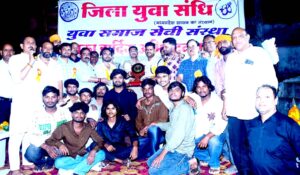सिवनी में गणेश उत्सव समितियों के सम्मान समारोह में उपस्थित अतिथि और समिति पदाधिकारी