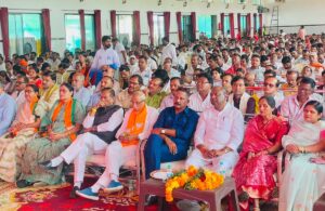 सिवनी में सेवा ज्योति संकल्प यात्रा की विकसित भारत संकल्प सभा में उपस्थित जनप्रतिनिधि