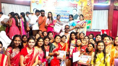 सिवनी में सेवा मेरा योगदान कार्यक्रम में स्वास्थ्य शिविर और सिलाई मशीन वितरण