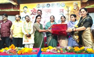 सिवनी में सेवा मेरा योगदान कार्यक्रम में स्वास्थ्य शिविर और सिलाई मशीन वितरण