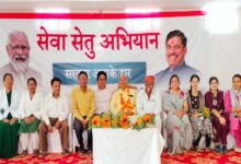 सेवा सेतु अभियान के तहत सौंसर में 66वां नि:शुल्क नेत्र शिविर संपन्न | Dainik Yashonnati सौंसर में सेवा सेतु अभियान के तहत आयोजित नि:शुल्क नेत्र शिविर में मरीजों की जांच करते चिकित्सक
