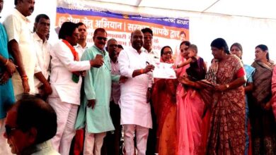सेवा संकल्प अभियान में बरघाट के हितग्राहियों को मिला योजनाओं का लाभ, आवेदनों का मौके पर निराकरण | Dainik Yashonnati बरघाट सेवा संकल्प अभियान शिविर में भाजपा जिला अध्यक्ष मीना बिसेन विधायक कमल मर्सकोले और जनप्रतिनिधि