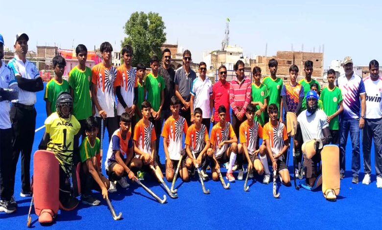 सिवनी एस्ट्रो टर्फ स्टेडियम में राज्य स्तरीय शालेय हॉकी प्रतियोगिता के मुकाबले
