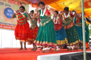 टुरिया में जंगल सत्याग्रह के शहीदों को श्रद्धांजलि देते जनप्रतिनिधि